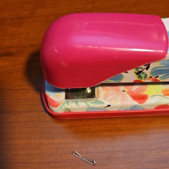 Fiddlestix Paperie, Spring Flower Desk Stapler, 5 inches - Picture 6 of 6